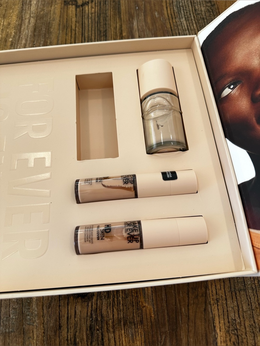 Makeup Forever Concealer Set and foundation — Beige Nude & Light Beige - Picture 2 of 8